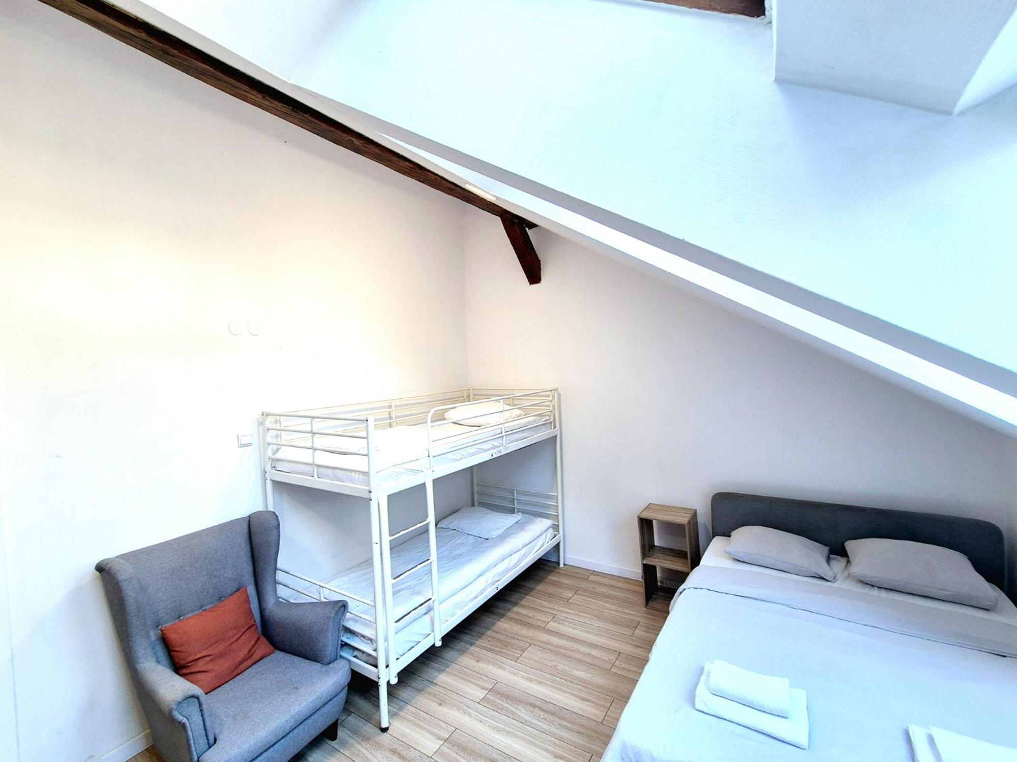 Pini Hostel - Przytulne Pokoje W Centrum Krakowa 外观 照片