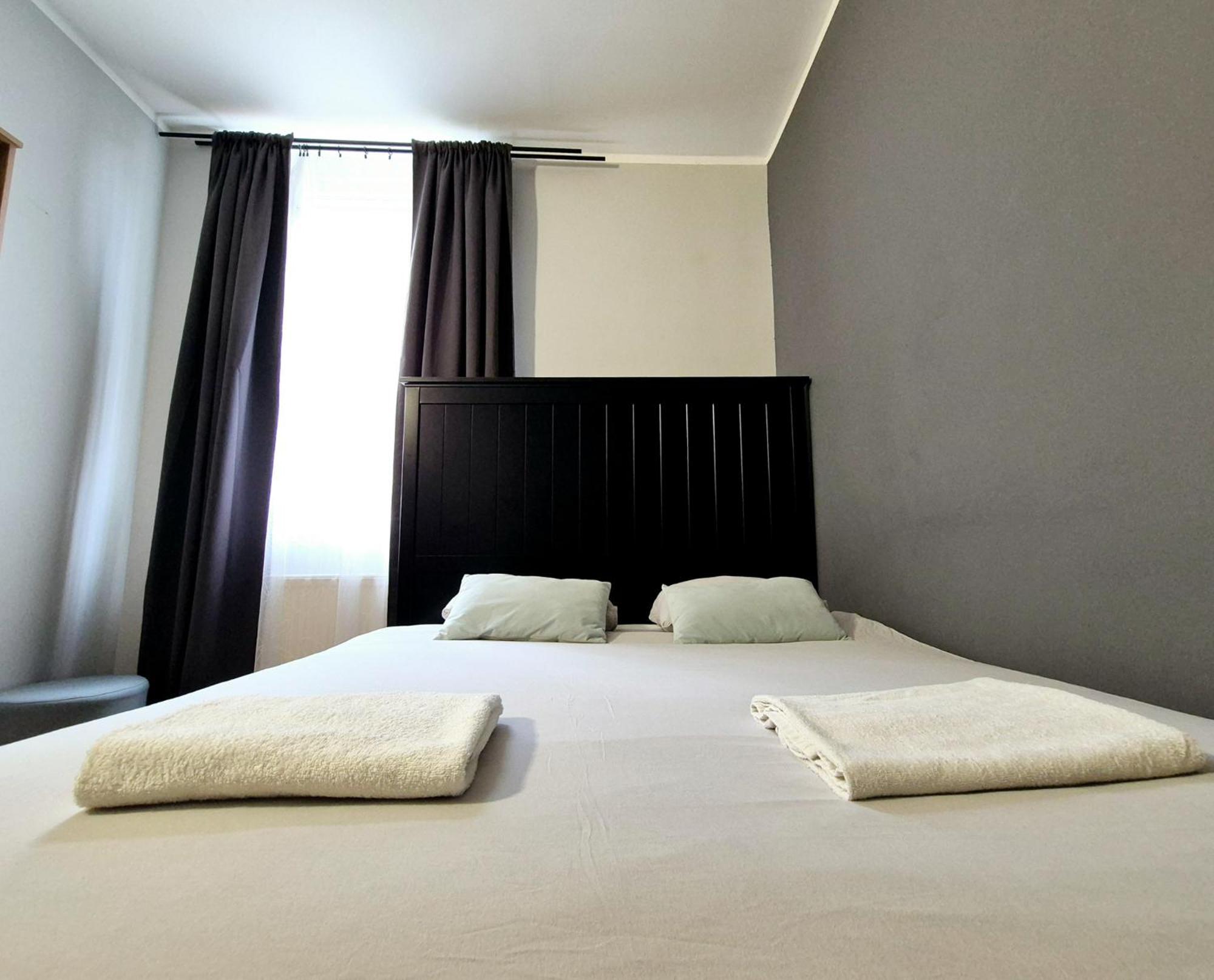 Pini Hostel - Przytulne Pokoje W Centrum Krakowa 外观 照片